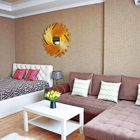 Sunny Apartment With Mountain View 비슈케크 외부 사진