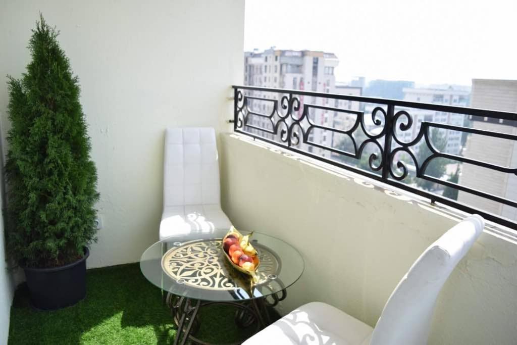 Sunny Apartment With Mountain View 비슈케크 외부 사진