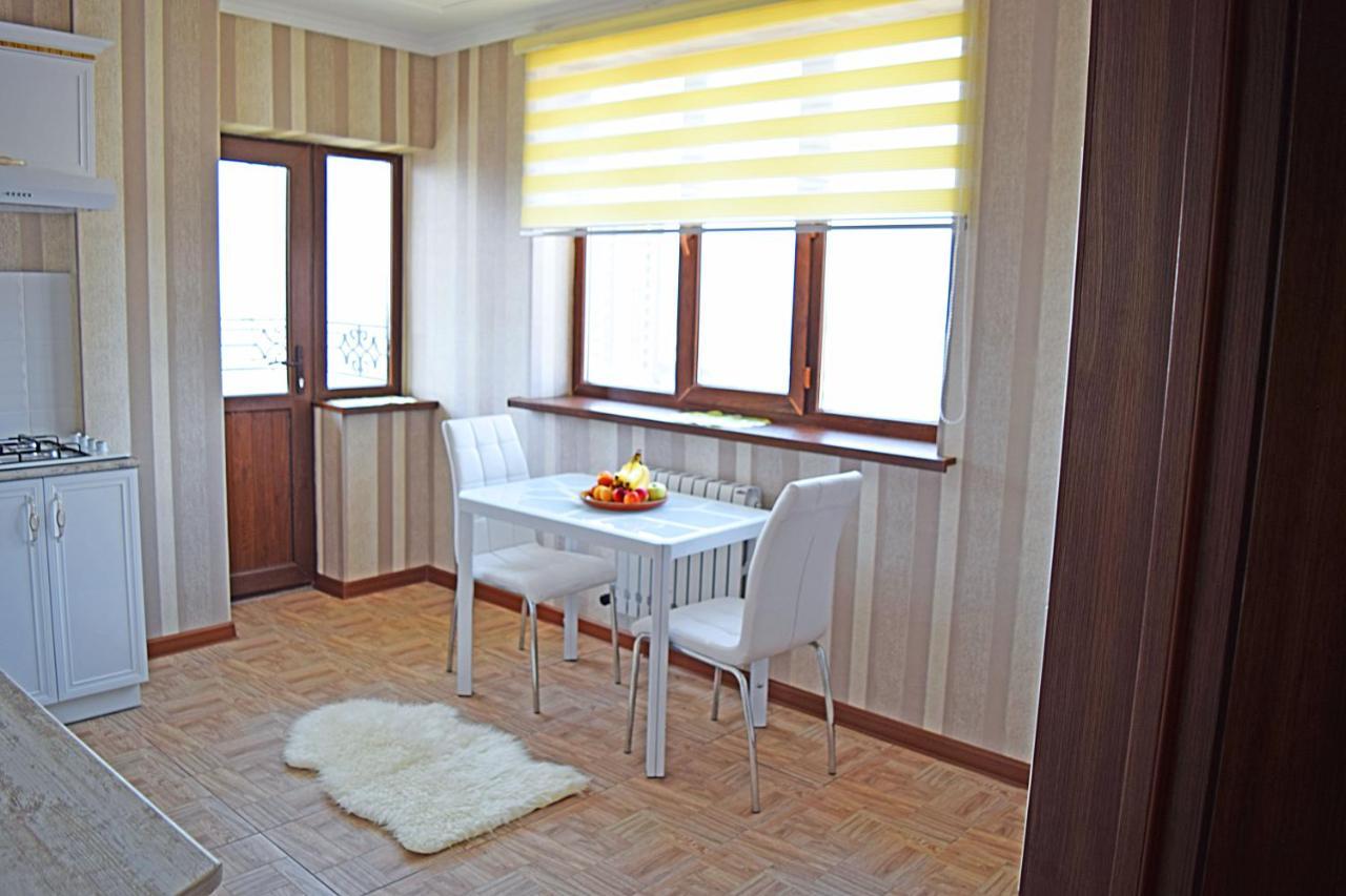Sunny Apartment With Mountain View 비슈케크 외부 사진